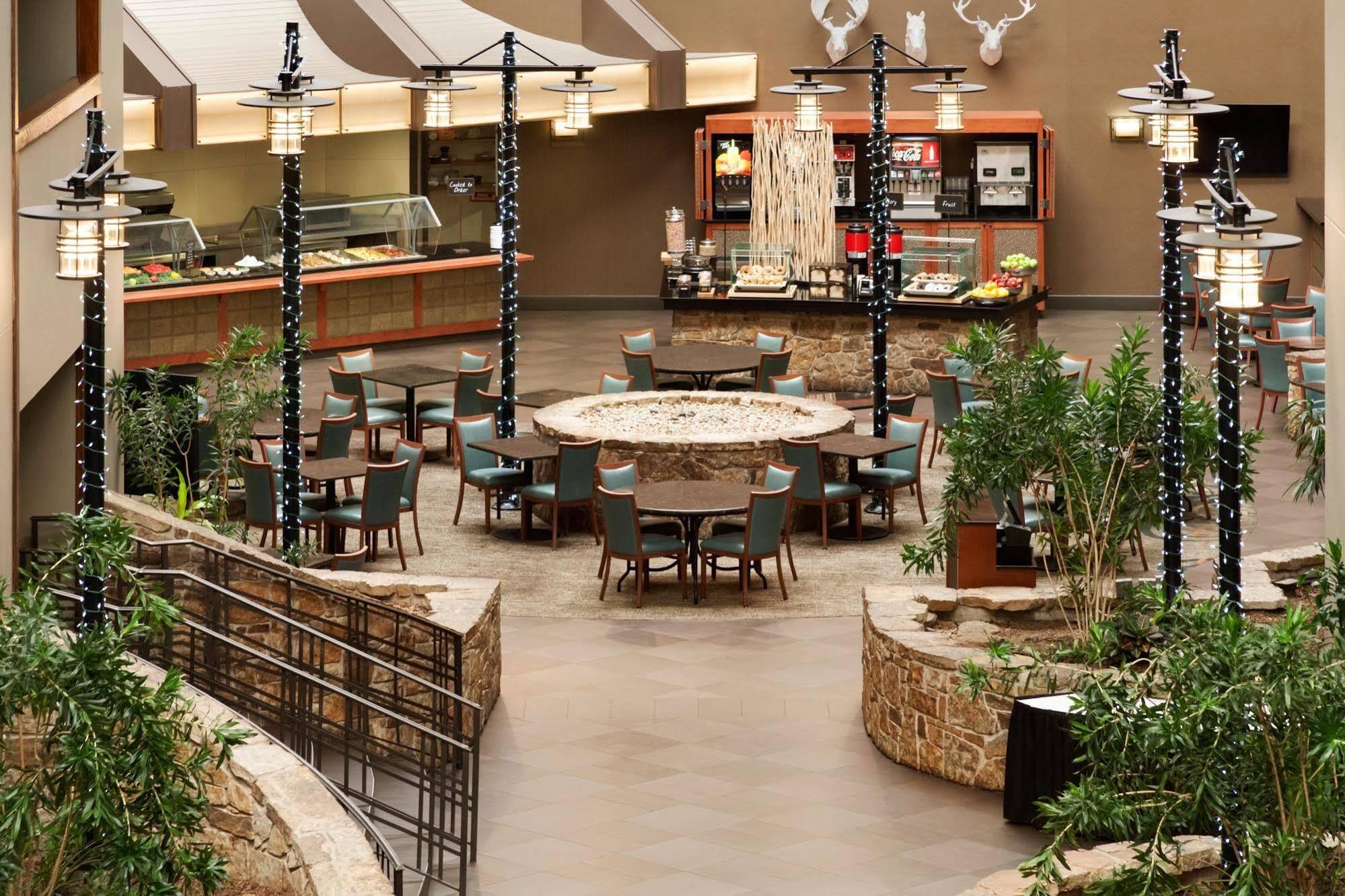 Embassy Suites By Hilton Oklahoma City Will Rogers Airport Exterior foto