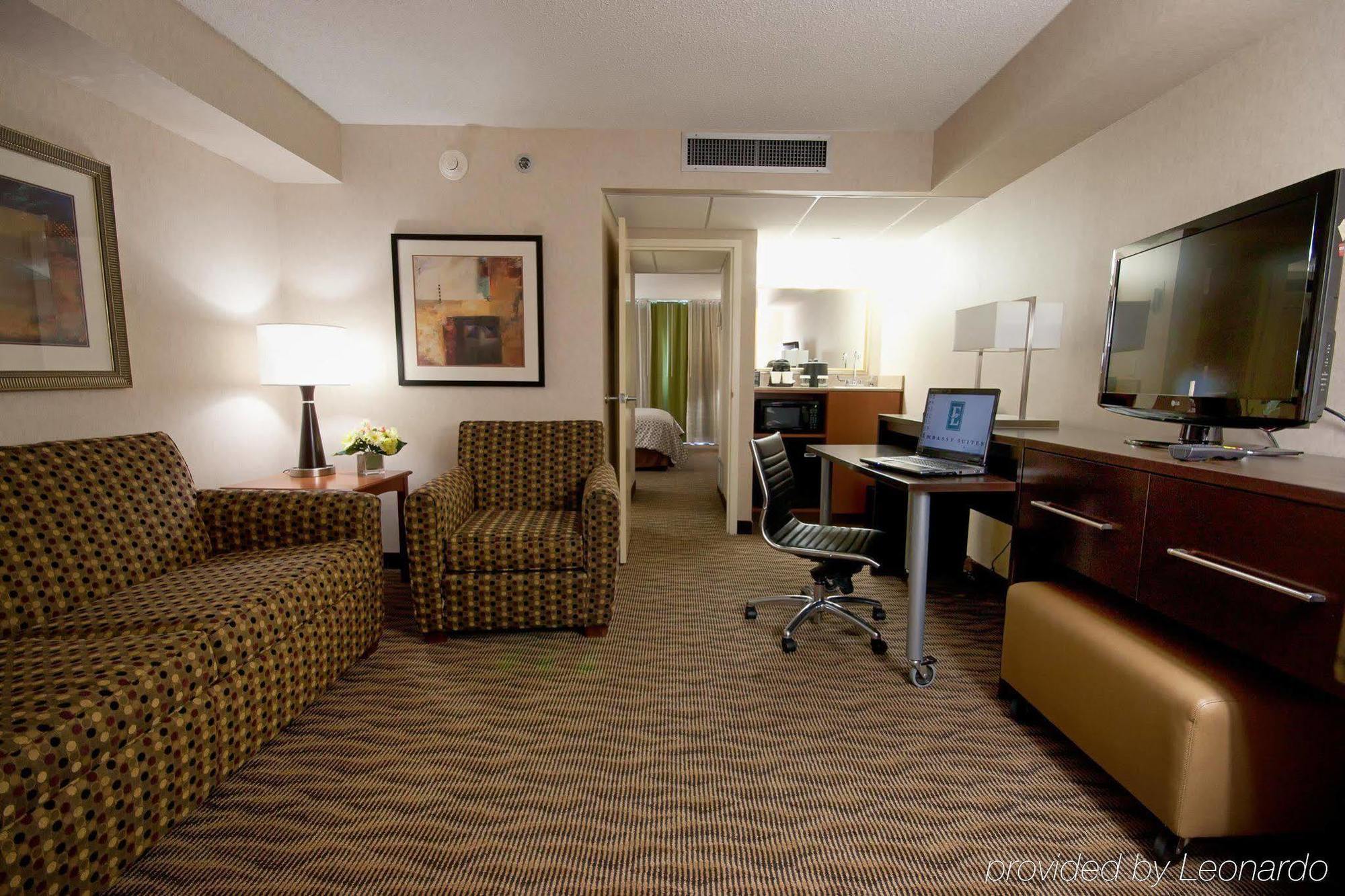 Embassy Suites By Hilton Oklahoma City Will Rogers Airport Exterior foto