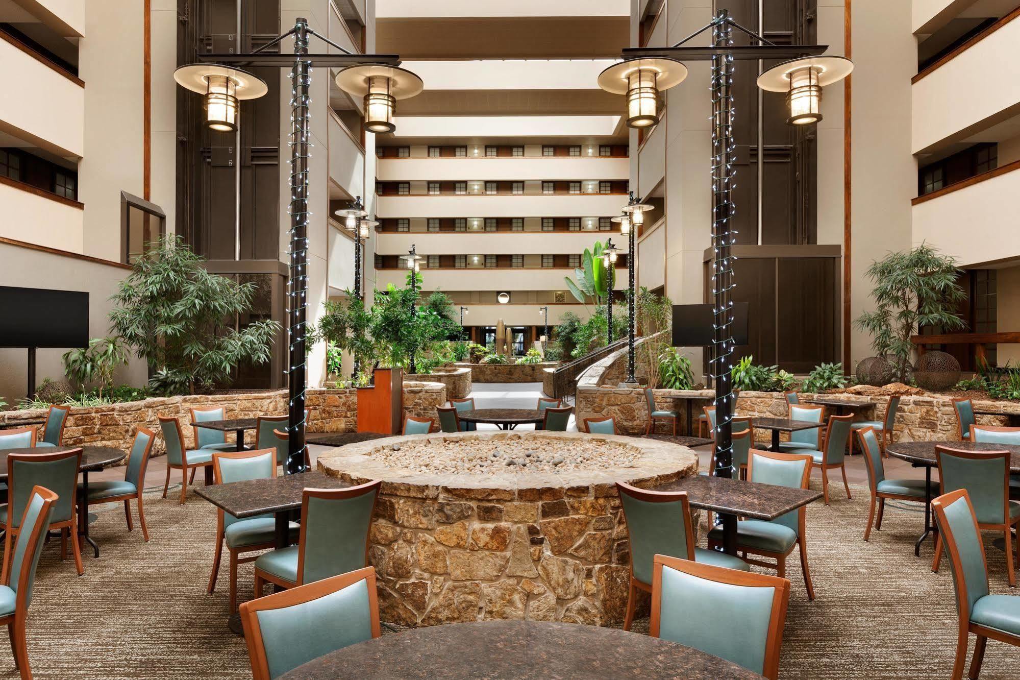 Embassy Suites By Hilton Oklahoma City Will Rogers Airport Exterior foto